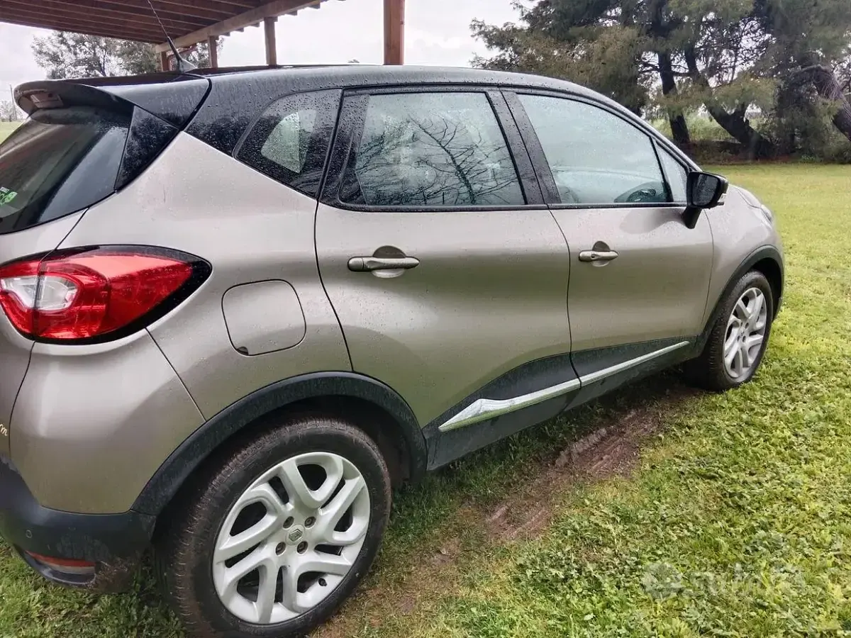 Usata Renault Captur 110 CV (80 kW) 2015 Grigio SUV