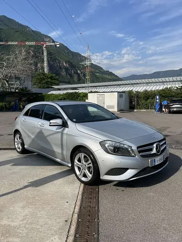 Usata Mercedes A180 Edition 122 CV (89 kW) 2015 Argento Utilitaria