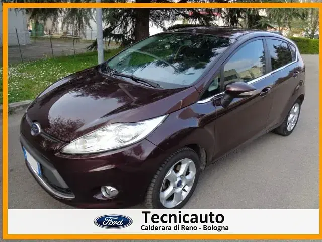 Usata Ford Fiesta 81 CV (59 kW) 2011 Rosso morello metallizzato