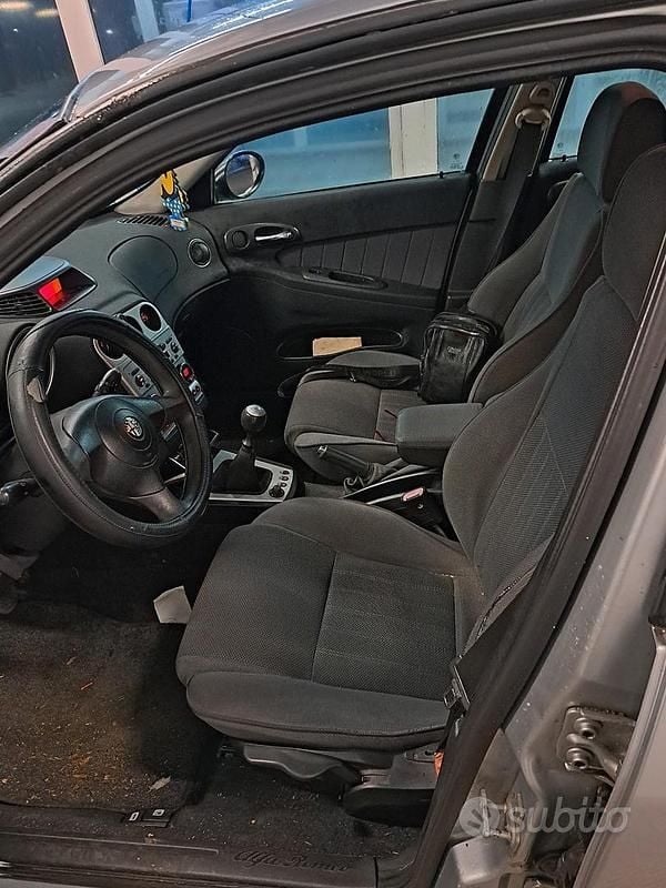 Usata Alfa Romeo 156 140 CV (102 kW) 2004 Grigio Station wagon