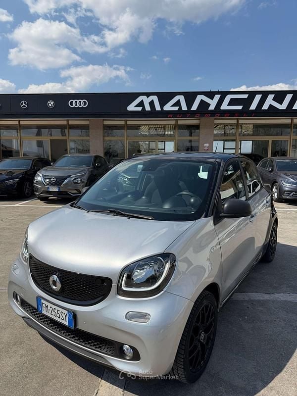 Usata Smart ForFour Passion 90 CV (66 kW) 2017 Grigio Utilitaria