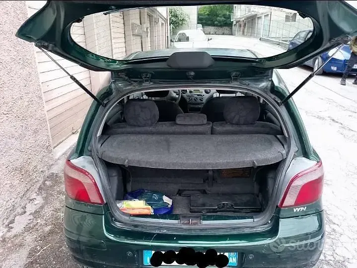 Usata Toyota Yaris 68 CV (50 kW) 2001 Verde Utilitaria