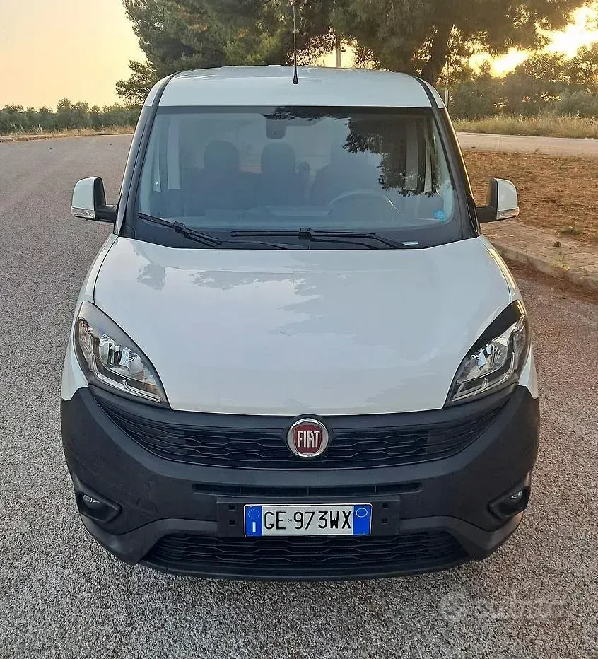 Usata Fiat Doblò Lounge 105 CV (77 kW) 2021 Bianco Monovolume
