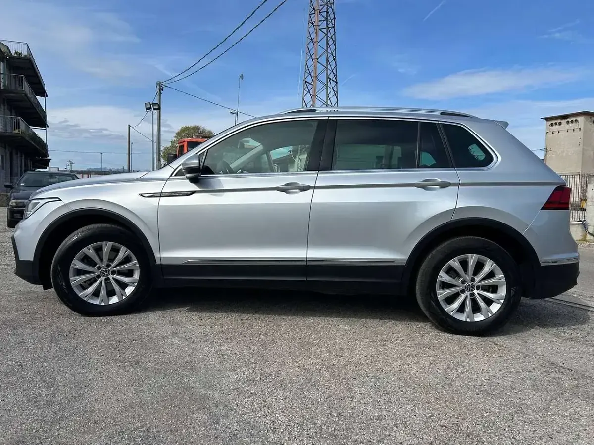Usata VW Tiguan Life 150 CV (110 kW) 2022 Argento SUV