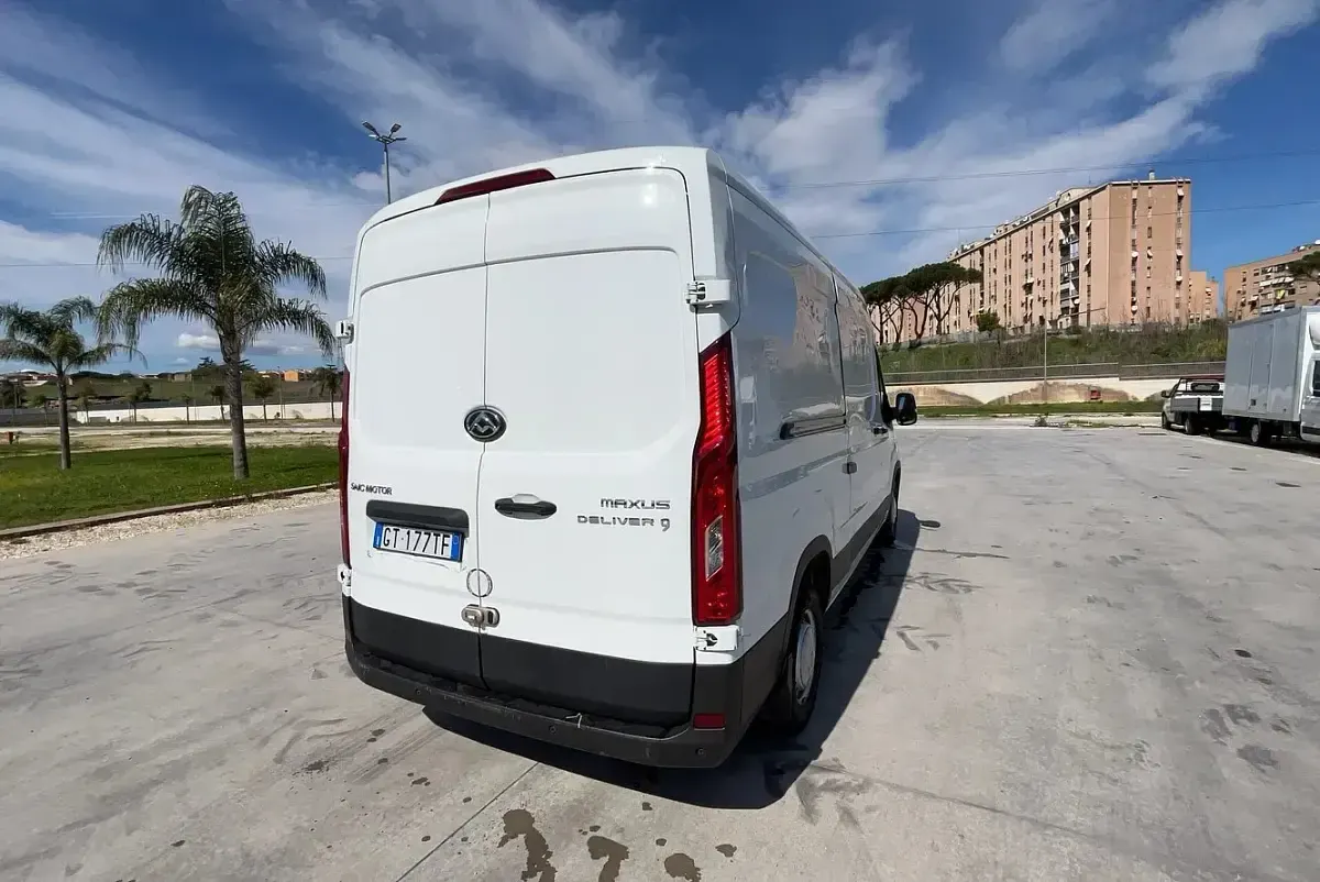 Usata Maxus V90 150 CV (110 kW) 2024 Blanc white Furgone