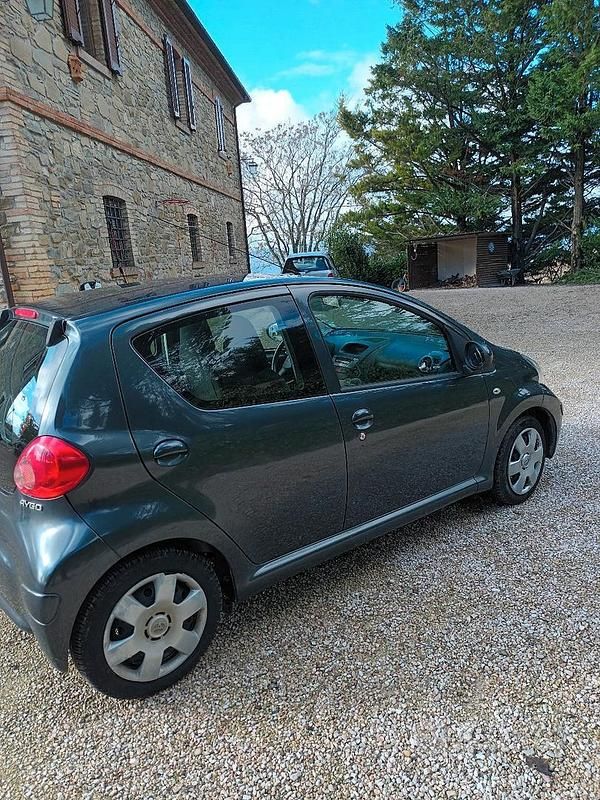 Usata Toyota Aygo 2006 Grigio Utilitaria
