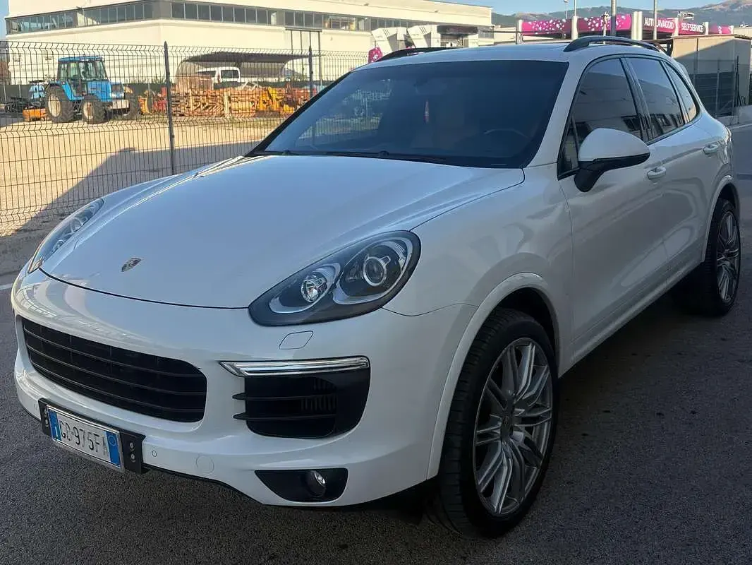 Usata Porsche Cayenne Platinum Edition 262 CV (192 kW) 2017 Bianco SUV