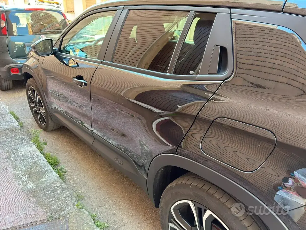 Usata Jeep Avenger EV 61 kW (84 CV) 2025 Nero SUV