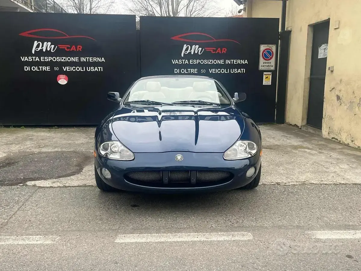Usata Jaguar XK8 284 CV (208 kW) 2001 Blu Cabrio