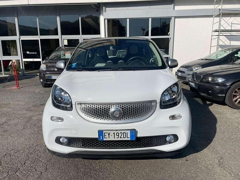 Usata Smart ForFour Passion 71 CV (52 kW) 2014 Bianco telaio argento Utilitaria