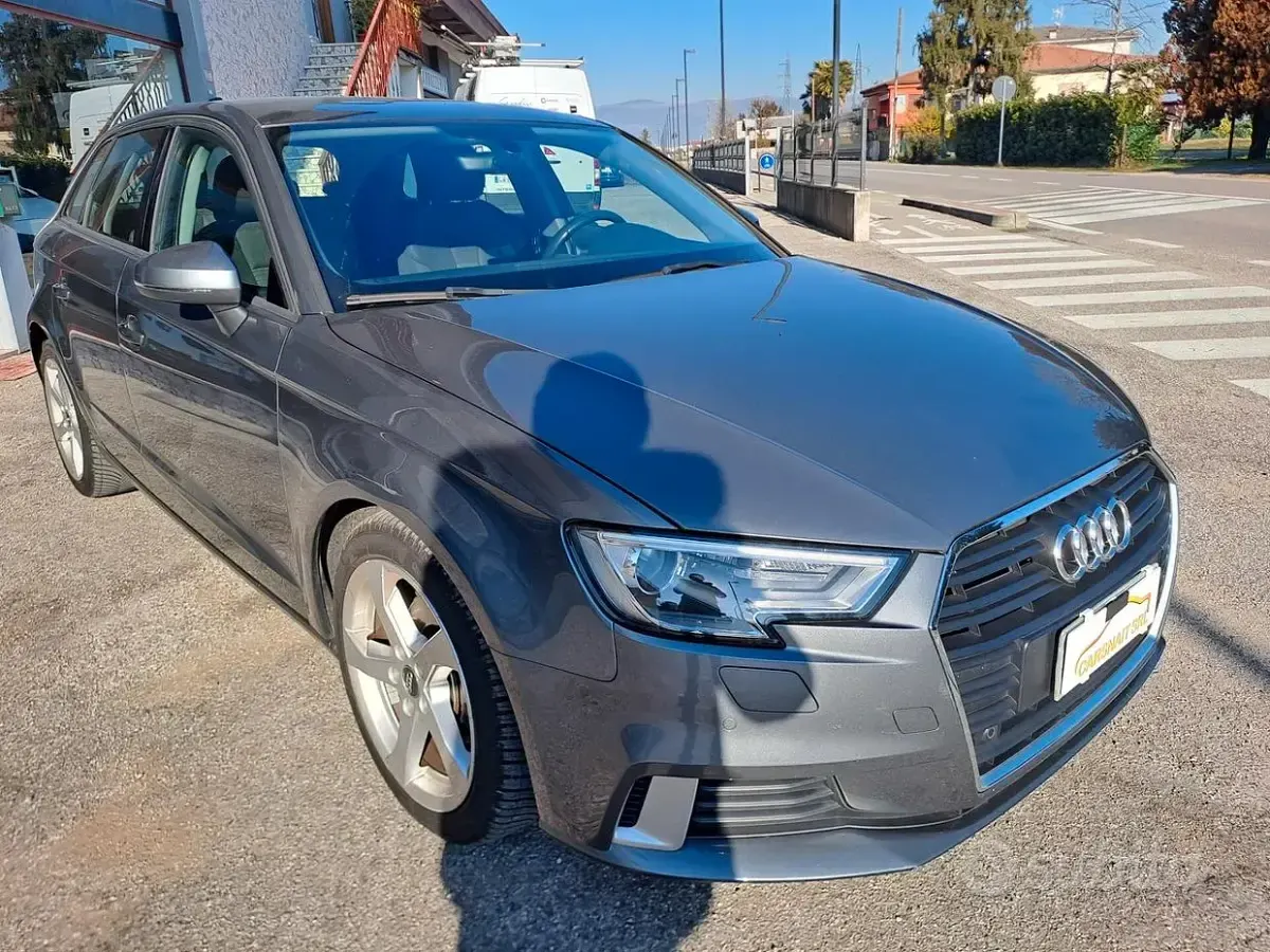Usata Audi A3 Sport 116 CV (85 kW) 2018 Grigio Berlina