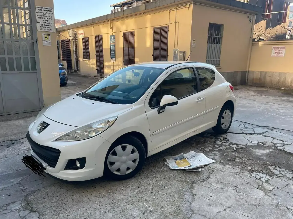Usata Peugeot 207 73 CV (53 kW) 2013 Bianco Utilitaria