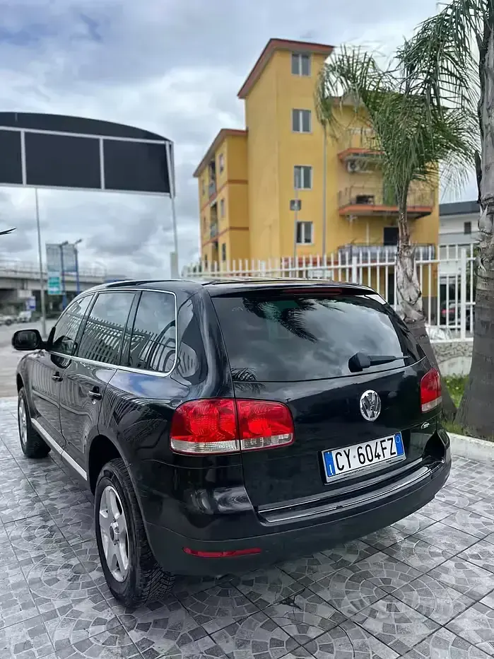 Usata VW Touareg 174 CV (127 kW) 2005 Nero SUV