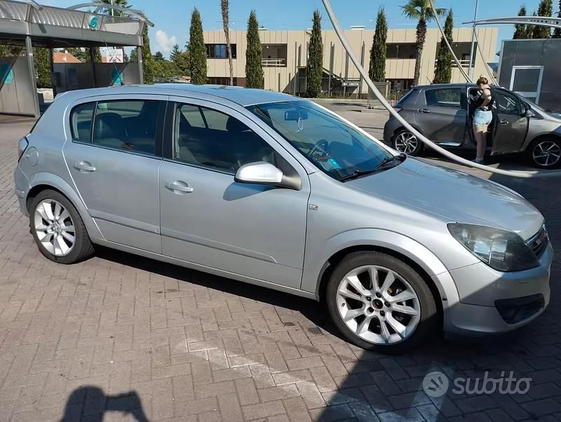 Usata Opel Astra 101 CV (74 kW) 2007 Grigio Berlina