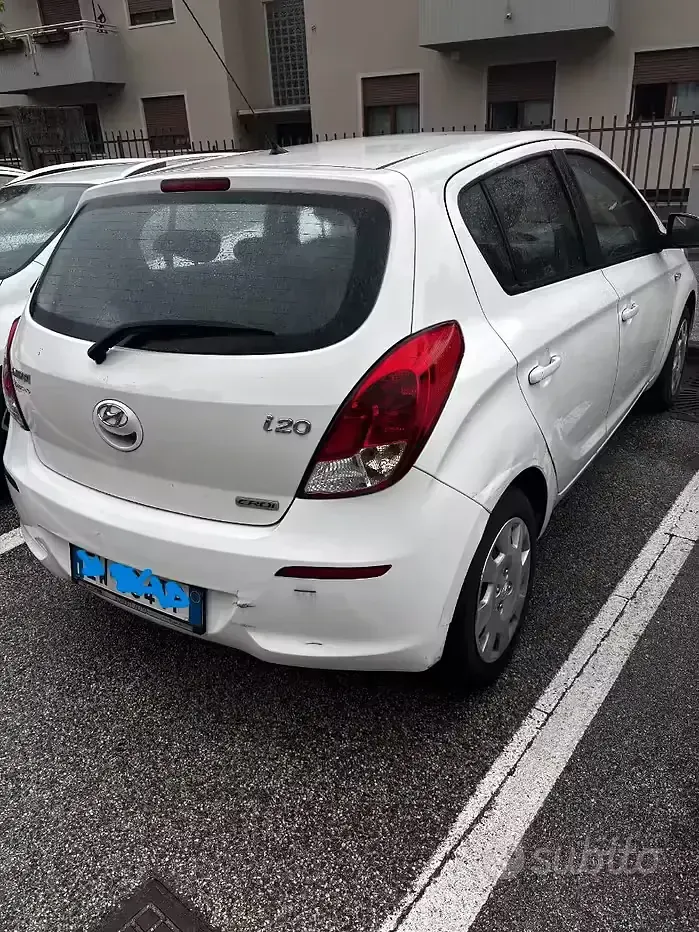 Usata Hyundai i20 75 CV (55 kW) 2014 Bianco Utilitaria