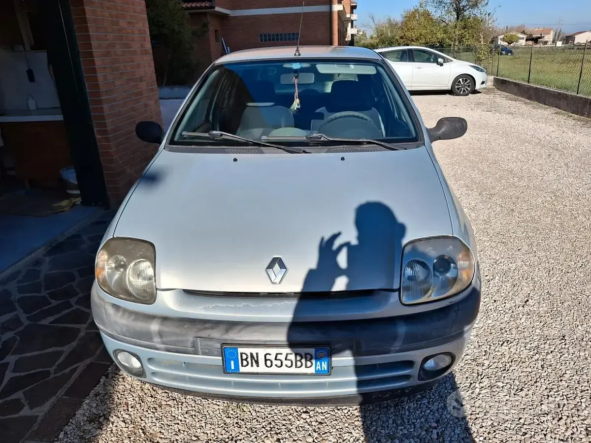 Usata Renault Clio 48 CV (35 kW) 2002 Utilitaria