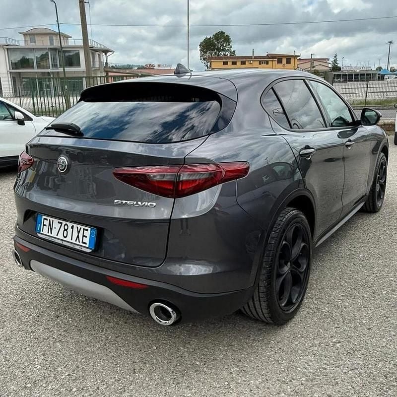 Usata Alfa Romeo Stelvio Super 210 CV (154 kW) 2017 Grigio SUV