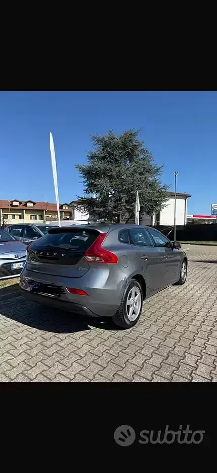 Usata Volvo V40 120 CV (88 kW) 2016 Grigio Berlina