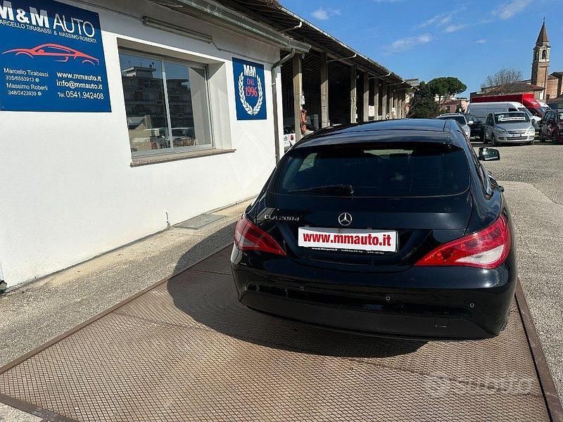 Usata Mercedes CLA200 Business 136 CV (100 kW) 2018 Nero Station wagon