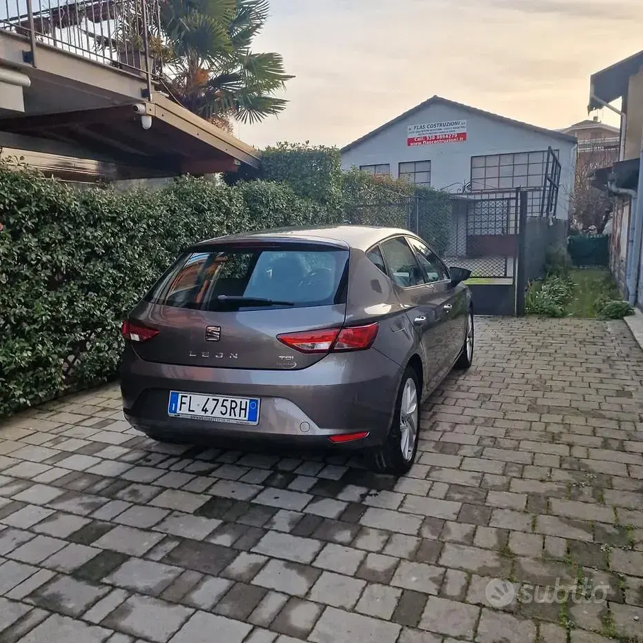 Usata Seat Leon Style 110 CV (80 kW) 2017 Grigio Berlina