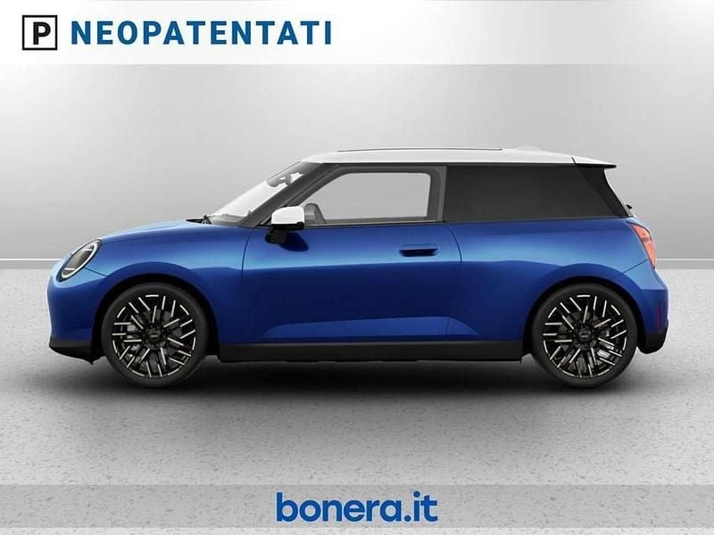 Nuova Mini Cooper SE Favoured 160 kW (218 CV) 2025 Blazing blue Utilitaria