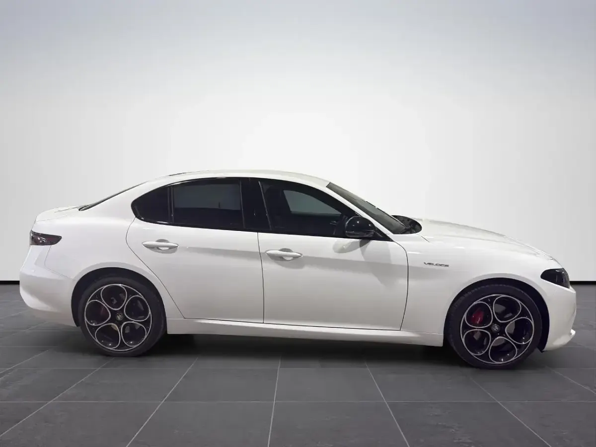 Usata Alfa Romeo Giulia Veloce 211 CV (155 kW) 2025 Bianco Berlina