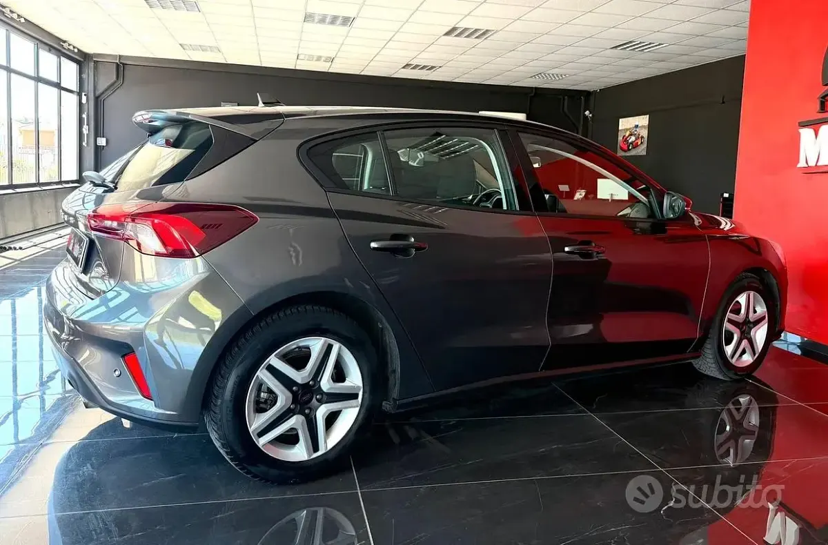 Usata Ford Focus ST-Line 120 CV (88 kW) 2022 Grigio Berlina