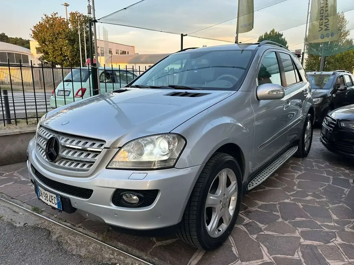 Usata Mercedes ML320 Sport Edition 224 CV (164 kW) 2007 Argento SUV