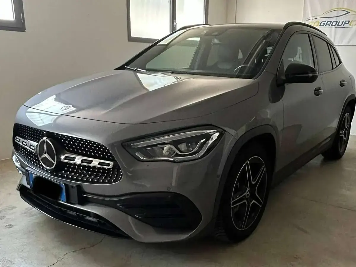 Usata Mercedes GLA200 150 CV (110 kW) 2022 Grigio mountain grey metallic SUV