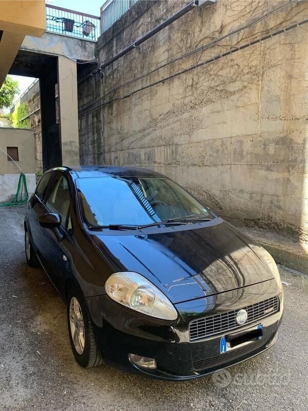 Usata Fiat Grande Punto 90 CV (66 kW) 2005 Utilitaria