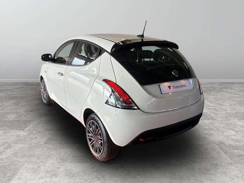 Usata Lancia Ypsilon Silver 69 CV (50 kW) 2024 Bianco neve Utilitaria