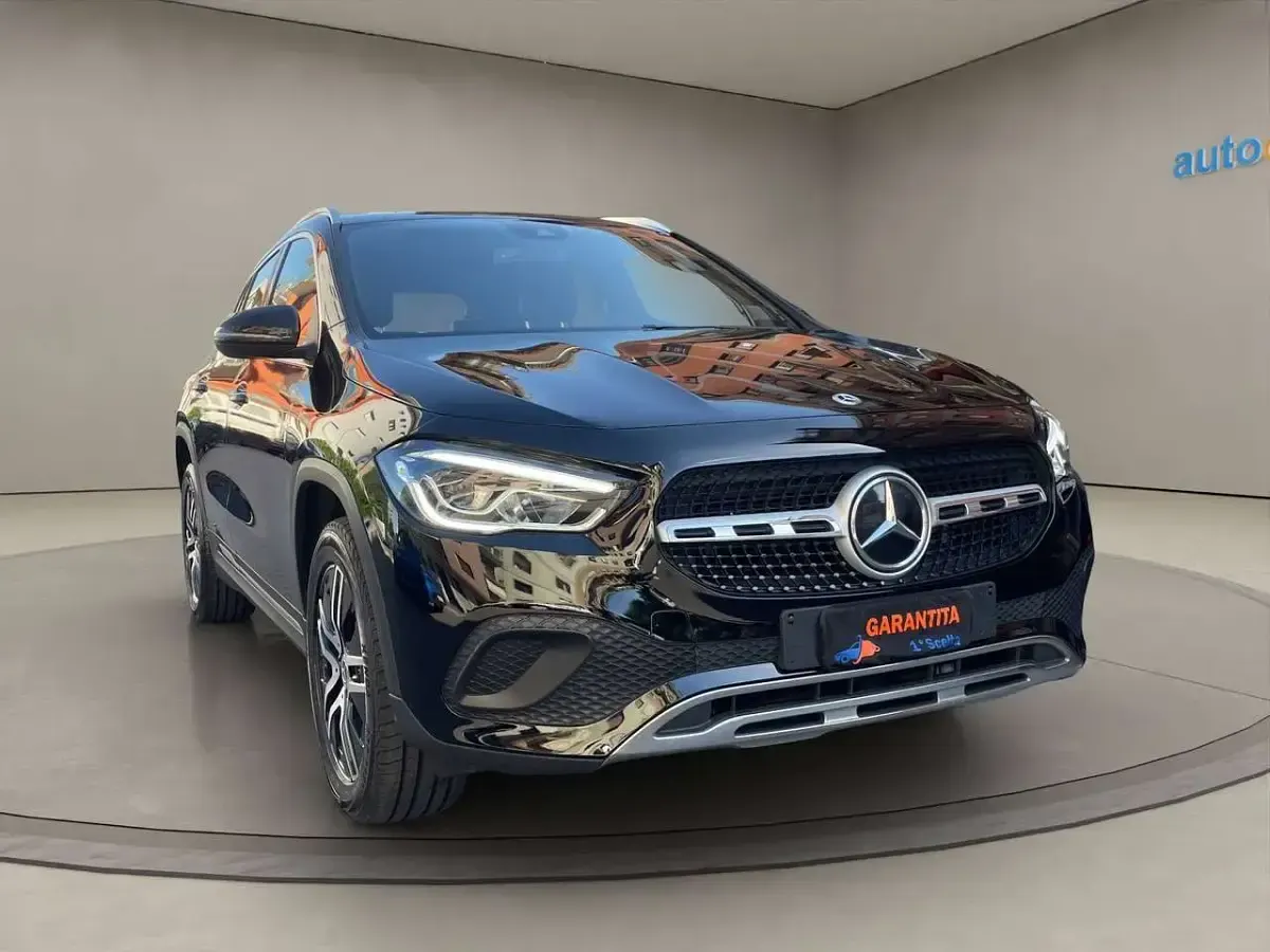 Usata Mercedes GLA180 116 CV (85 kW) 2022 Nero SUV