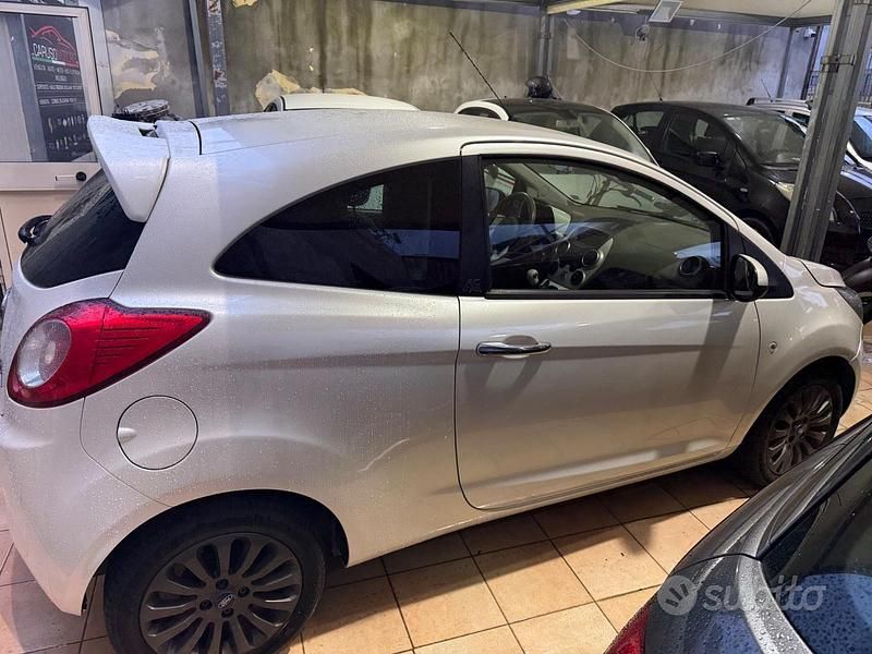 Usata Ford Ka Titanium 75 CV (55 kW) 2013 Bianco Utilitaria