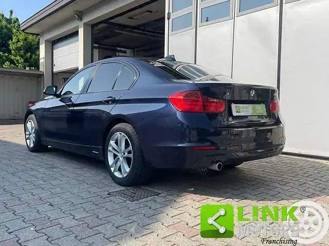 Usata BMW 320 Comfort Edition 184 CV (135 kW) 2014 Blu Berlina