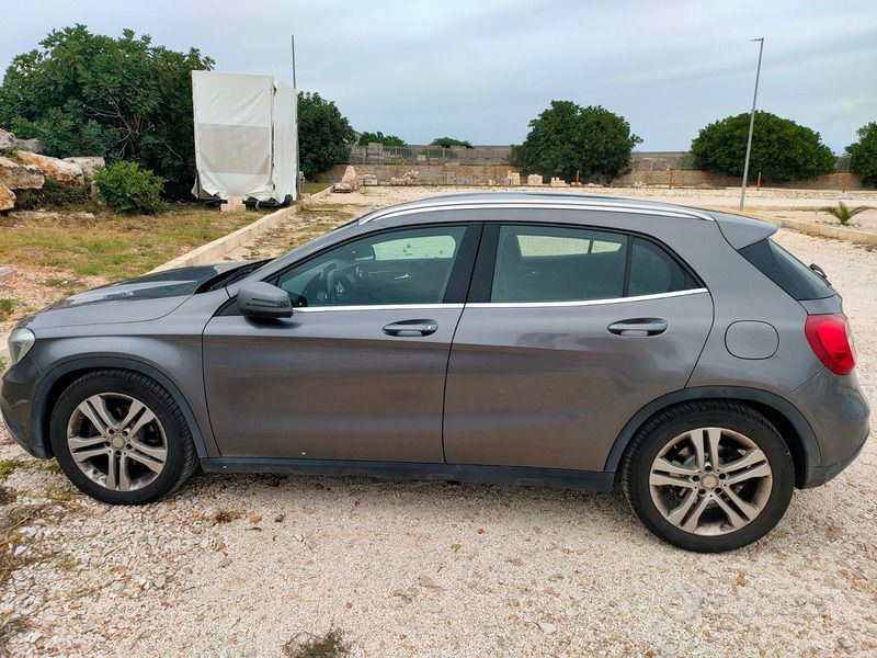 Usata Mercedes GLA200 Sport 170 CV (125 kW) 2016 Grigio SUV