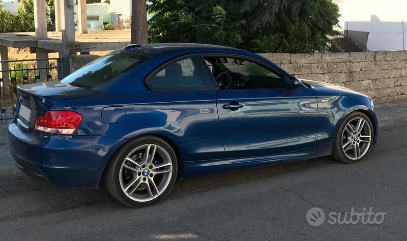 Blu/azzurro Usata 2011 BMW 120 Coupé M Sport Coupé | 11.000 € (Buon prezzo) - Immagine 1/4
