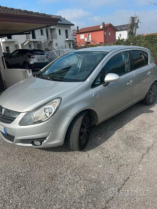 Usata Opel Corsa 80 CV (58 kW) 2010 Grigio Utilitaria