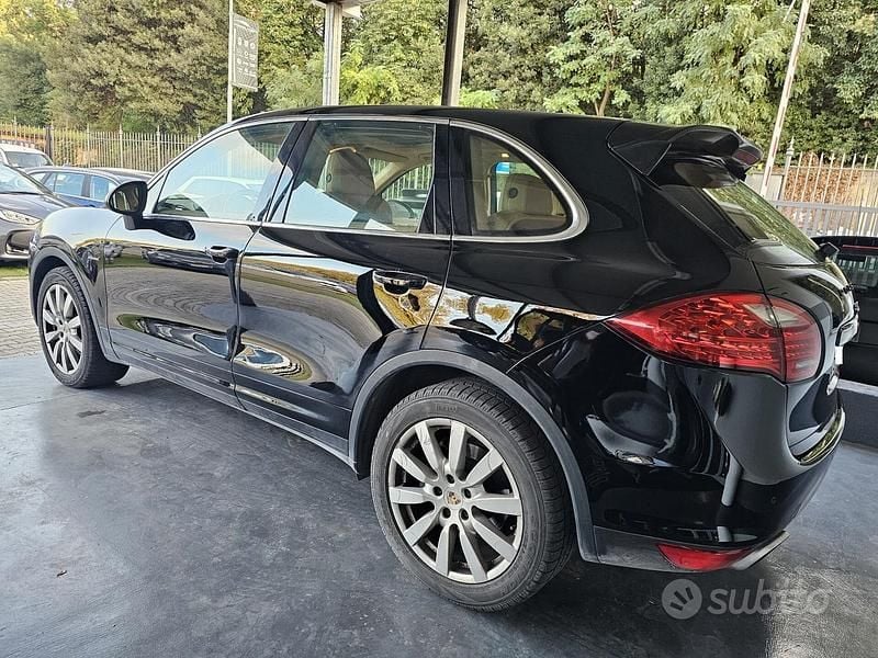 Usata Porsche Cayenne 245 CV (180 kW) 2011 Nero SUV