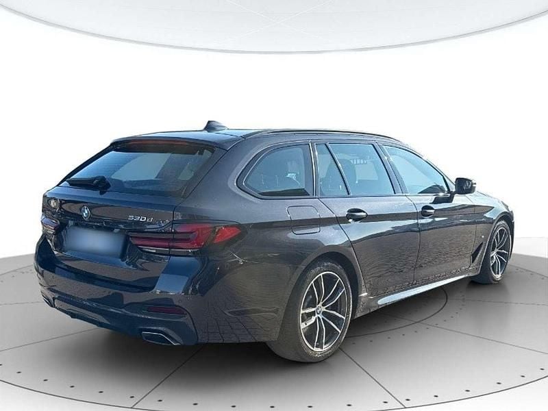Usata BMW 530 M Sport 249 CV (183 kW) 2022 Grigio scuro metall. Station wagon