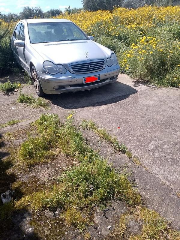 Usata Mercedes C220 Elegance 143 CV (105 kW) 2001 Grigio Berlina