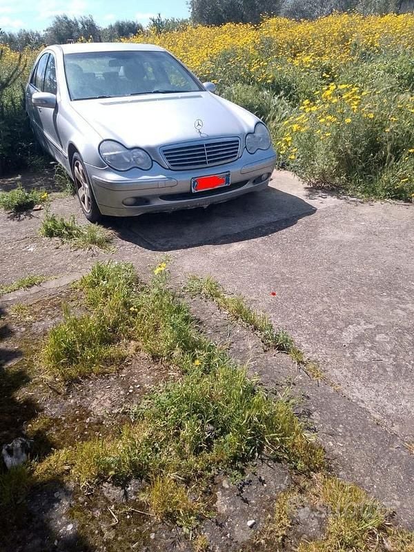 Usata Mercedes C220 Elegance 143 CV (105 kW) 2001 Grigio Berlina