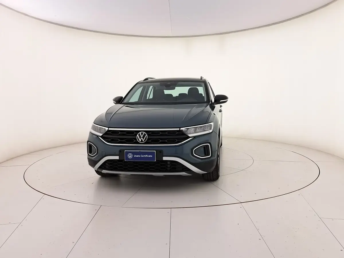 Usata VW T-Roc Life 116 CV (85 kW) 2025 Petroleum blue metallizzato nero SUV