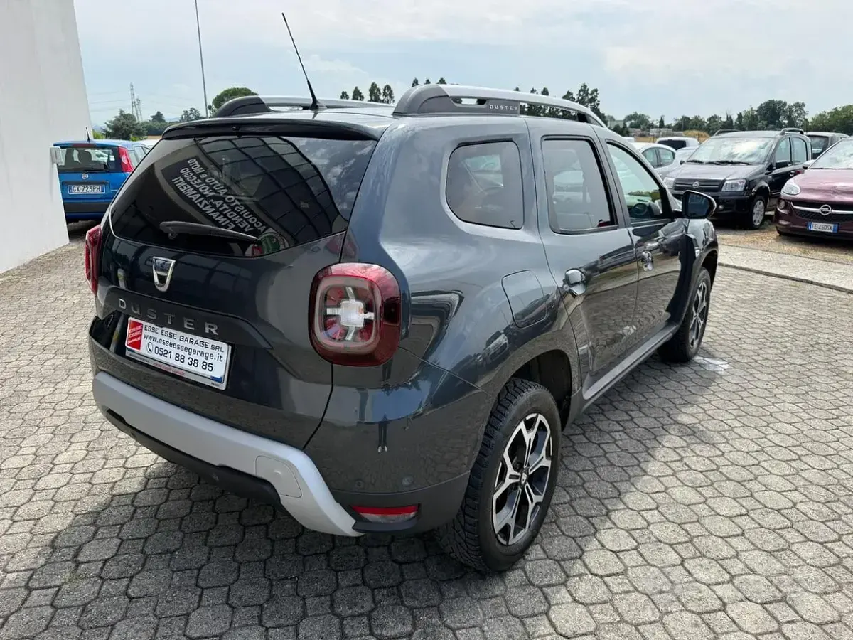 Usata Dacia Duster Prestige 101 CV (74 kW) 2020 Grigio SUV