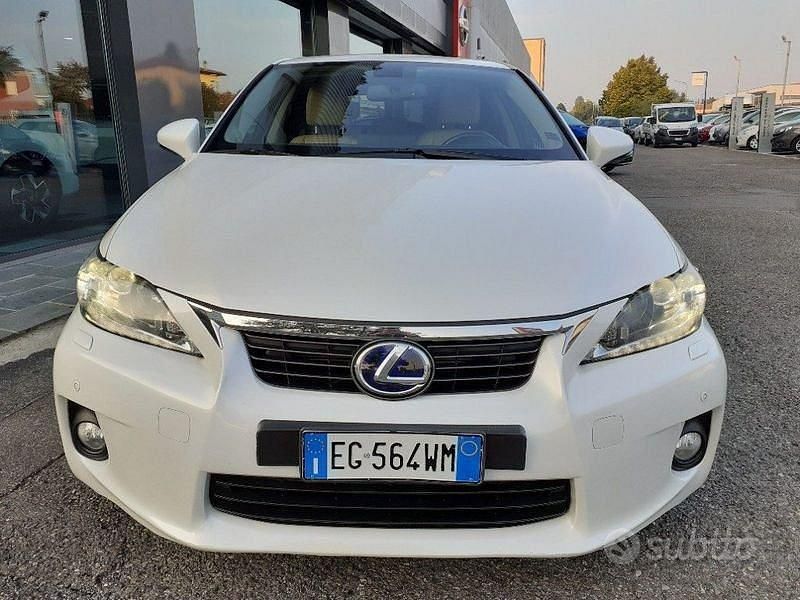 Usata Lexus CT200h Luxury Line 136 CV (100 kW) 2011 Bianco Berlina
