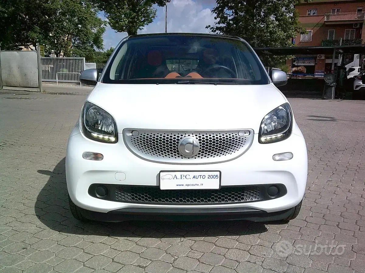 Usata Smart ForFour Passion 71 CV (52 kW) 2015 Bianco Utilitaria
