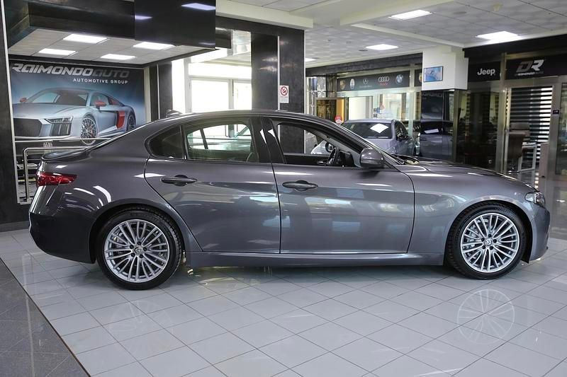 Usata Alfa Romeo Giulia Super 150 CV (110 kW) 2016 Grigio Berlina