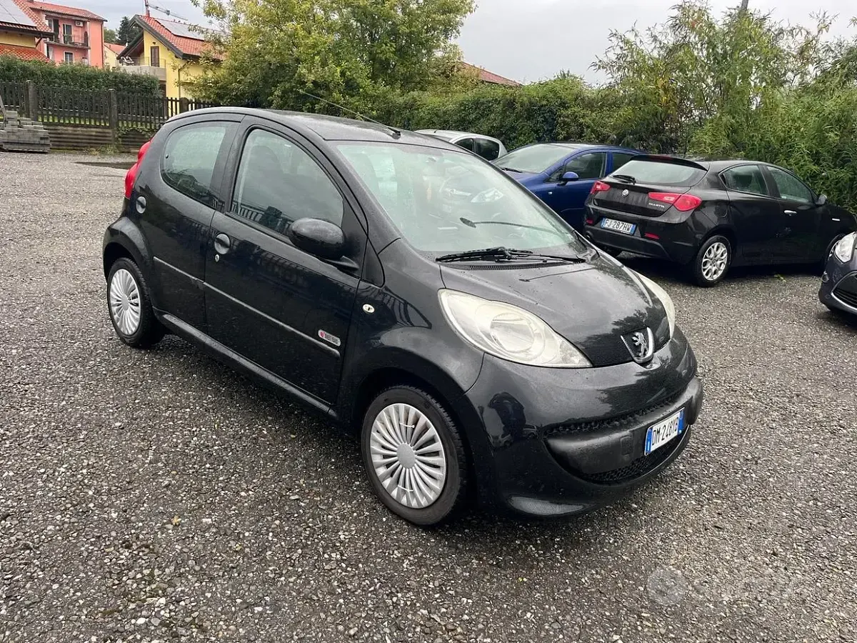 Usata Peugeot 107 Urban Move 68 CV (50 kW) 2008 Nero Utilitaria