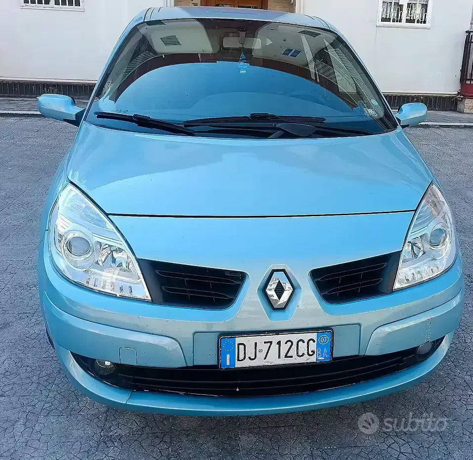 Usata Renault Scénic II 106 CV (77 kW) 2007 Bluazzurro Monovolume