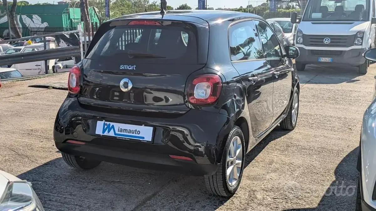 Usata Smart ForFour 71 CV (52 kW) 2018 Nero Utilitaria