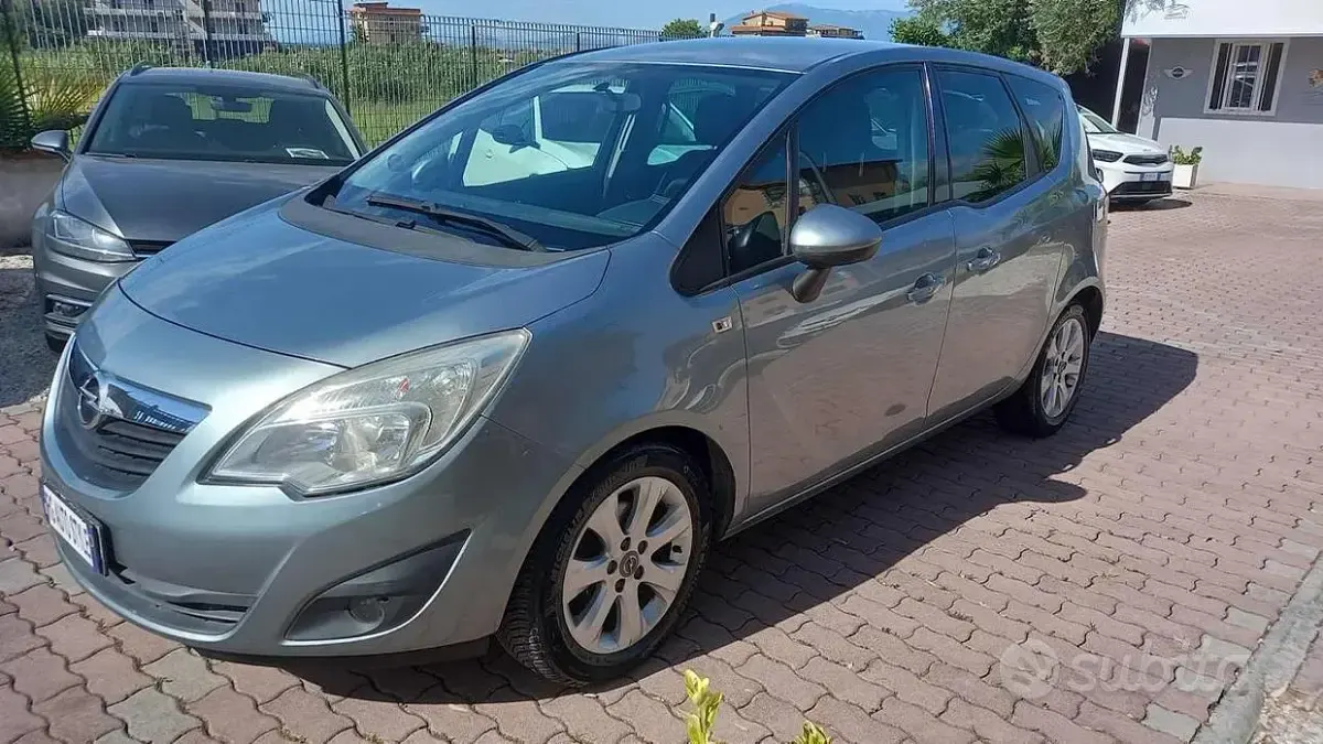 Usata Opel Meriva Cosmo 95 CV (69 kW) 2011 Grigio Monovolume